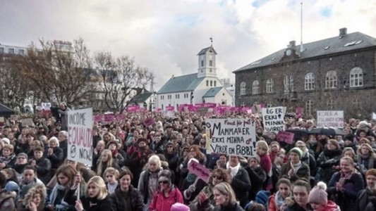 Islandia: por ley, hombres y mujeres deberán cobrar el mismo sueldo