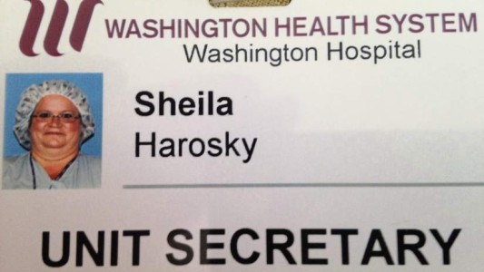 Una mujer denuncia a una enfermera que le sacó fotos desnuda durante una operación