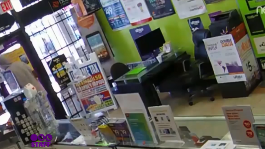 Video: entró a robar y se quedó encerrado en el local