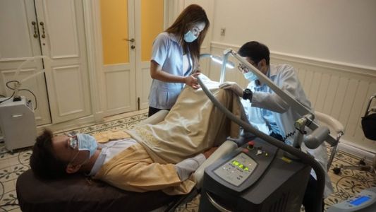 Sorpresa en Tailandia por una nueva tendencia: una clínica ofrece blanqueamiento de penes