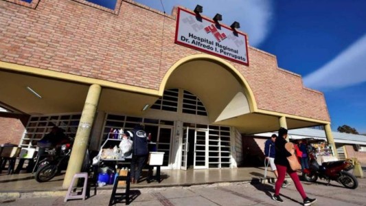 Tres policías ayudaron a una joven a dar a luz a su bebé