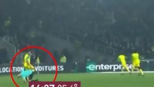 Suspenden al árbitro que le pegó una patada y expulsó a un jugador en Francia