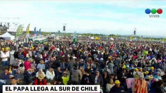 El Papa, en tierra mapuche, recordó a "todos los que sufrieron y murieron" en la dictadura chilena