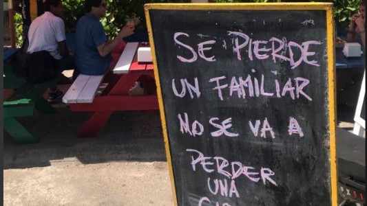 Cande Tinelli escrachó a un bar de Punta del Este donde le robaron la cartera