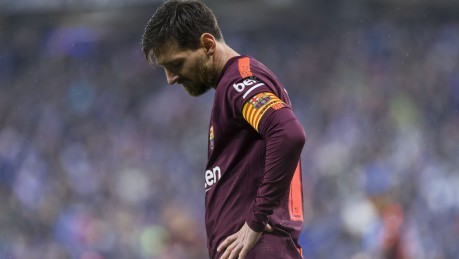 Messi erró un penal y el "Barça" perdió en el clásico catalán