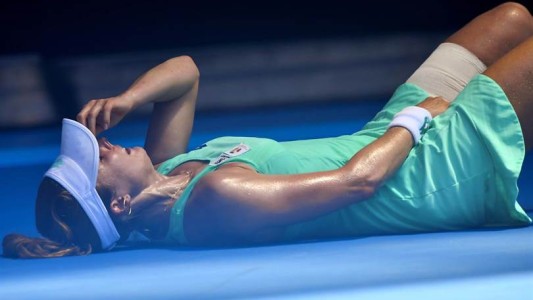 Por el calor, una jugadora estuvo al borde del colapso en el Abierto de Australia