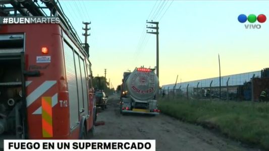 Fuego en el depósito de un supermercado en Garín