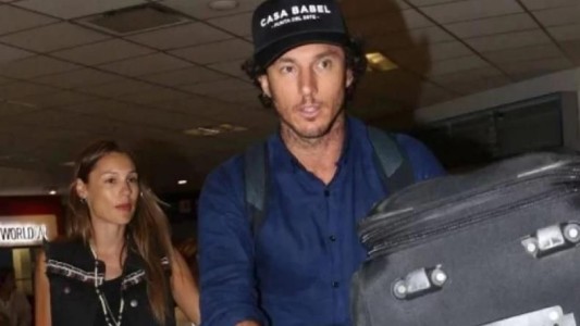 Pampita volvió al país y "olvidó" declarar un costoso reloj que le regaló Pico Mónaco
