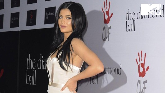 ¿Misterio develado? Kylie Jenner fue captada en video mostrando su panza