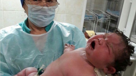 Rusia: nació una bebé gigante de más de 6,3 kilos