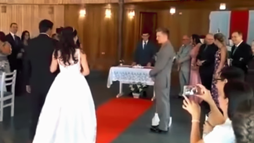 Video viral: extraños gemidos interrumpen un casamiento en Brasil