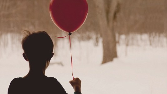 Organizó el cumpleaños de su hijo de 3 años, no fue nadie a la fiesta y estalló de bronca en las redes sociales