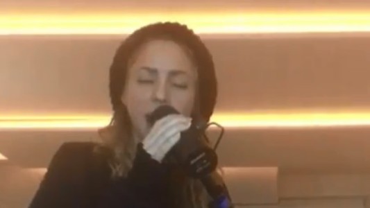 Shakira volvió a cantar tras la hemorragia en las cuerdas vocales