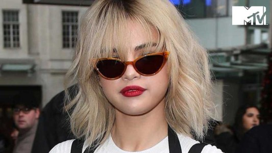 Selena Gomez dice que su lucha contra la depresión no ha terminado