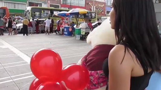 Quiso sorprender a su novio por el Día de San Valentín, pero lo encontró con otra chica