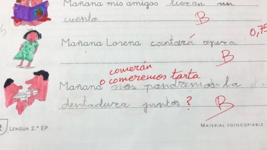 Una chica publicó un ejercicio del colegio de su hermana y los usuarios estallaron con las correcciones del maestro