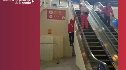 Una forma diferente de subir la escalera mecánica y más videos virales