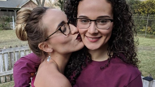 Viral: se pidieron matrimonio al mismo tiempo y su historia emociona a todos en las redes