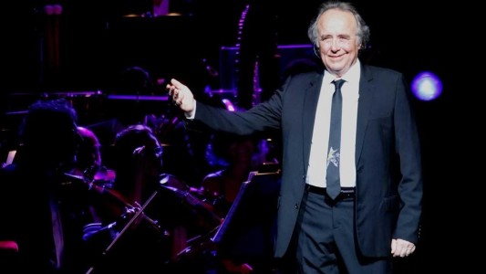 Joan Manuel Serrat llenó el Teatro Colón en la apertura del ciclo "Únicos"