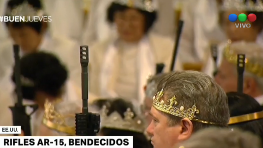 Una iglesia de Estados Unidos bendice rifles AR-15