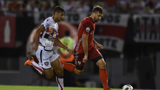 River empató con Chacarita y profundizó su mal momento