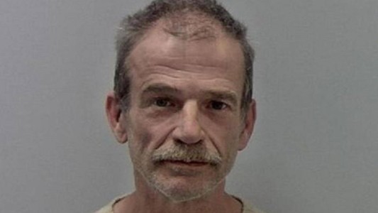 Violó a una mujer y lo detuvieron 25 años después por atacar a un perro policía