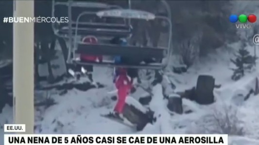 Una nena de 5 años casi cae de una aerosilla
