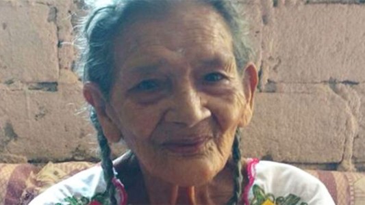 La historia de Doña Lupita, la mujer que terminó el secundario a los 96 años