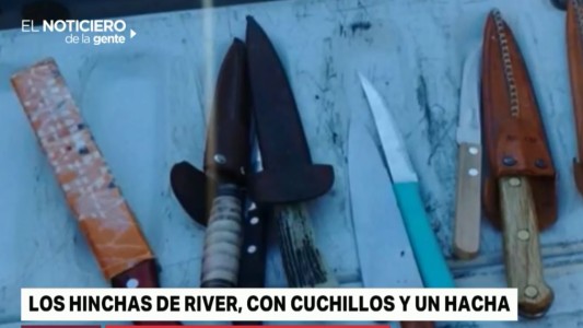 Superclásico: detuvieron a hinchas que llevaban armas en un micro