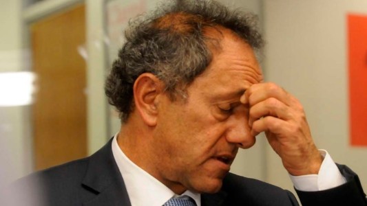 Citan a indagatoria a Scioli por irregularidades en la adjudicación de obra pública