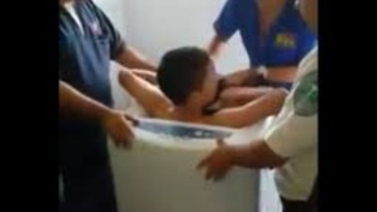 Un nene hacía un reto viral y quedó atrapado en un lavarropas