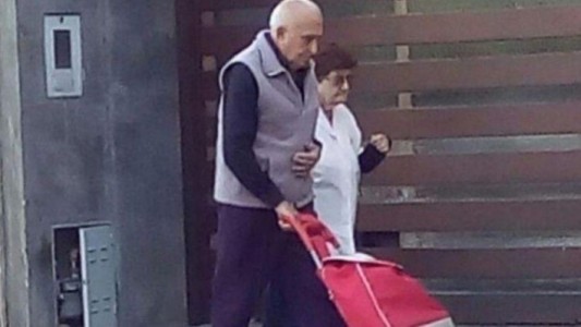 Filmaron a un represor violando la prisión domiciliaria en Rosario