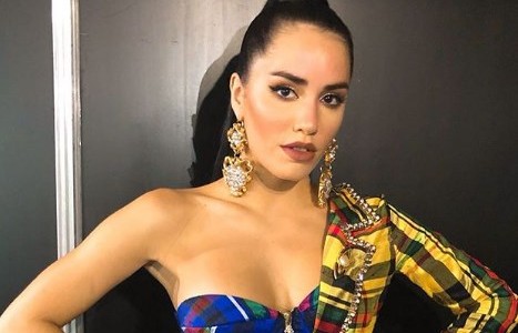 Lali Espósito, al natural: fotos sin maquillaje y con súper escote