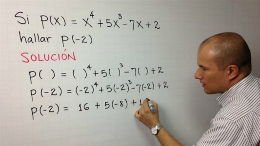 Un docente enseña matemática a través de YouTube y arrasa en las redes