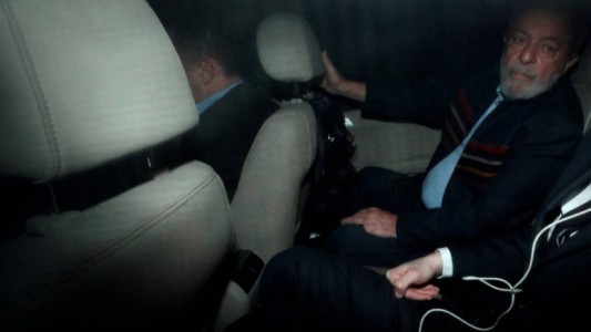 Lula Da Silva habló antes de entregarse y dijo que la prisión es un "absurdo" del juez Moro