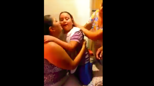 El conmovedor video que grabó un grupo de chicos para la nena que lloraba porque le hacían bullying