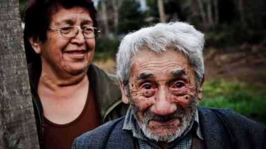 Celino tiene 121 años, se quebró tres costillas y milagrosamente se está recuperando