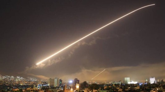 Siria asegura que respondió al ataque con misiles de EEUU, Francia y Reino Unido