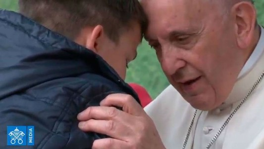 Sólo el Papa pudo consolar a este pequeño que le hizo una pregunta demoledora
