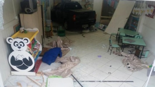 Alcoholizado perdió el control de su camioneta, chocó contra una guardería e hirió a ocho nenes