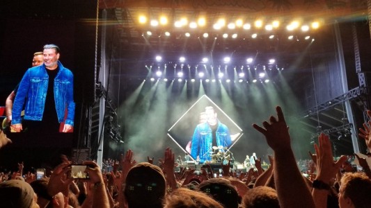 Foo Fighters invitó a cantar "Grease" a John Travolta durante un show en Florida