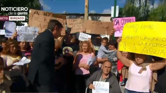 Les "secaron" el barrio: un mes sin agua