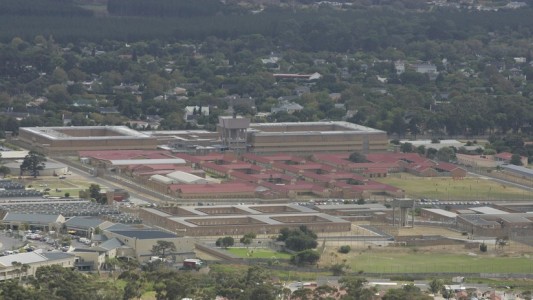 Cayeron los ladrones "más estúpidos": robaron un auto y huyeron hacia la cárcel