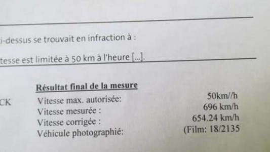 Increíble pero real: le llegó una multa por circular en su auto a 696 km/h