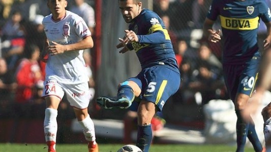 Partido caliente: el duro cruce de Gago con el árbitro Rapallini