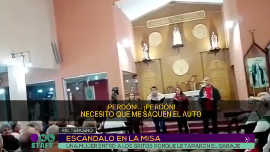 Tremendo: entró a los gritos a una misa porque le habían tapado la entrada del garaje