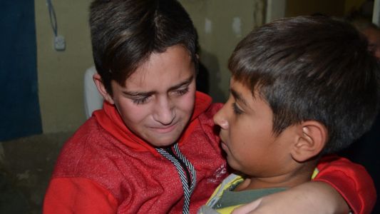El emocionante regreso de Emerson, el nene que fue baleado tres veces por el femicida de su madre