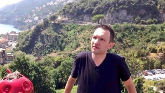 Le explotó el cigarrillo electrónico y murió