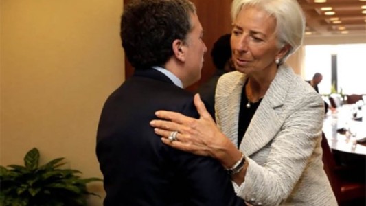 Aval del FMI para avanzar con un crédito "excepcional" para Argentina