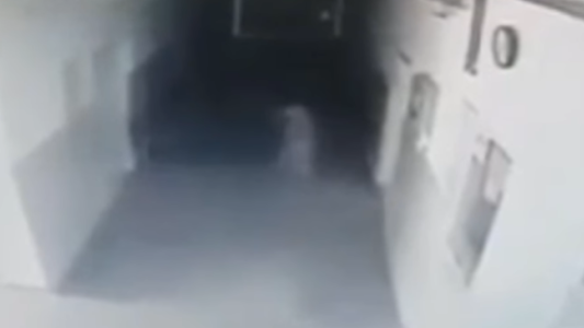 Terror en Serbia: una cámara de seguridad capturó a un fantasma en una comisaría